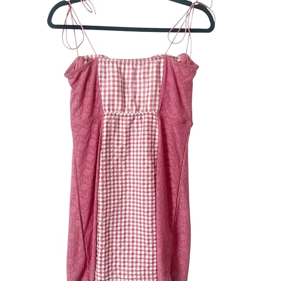 Urban Outfitters Pink Gingham‎ Eyelet Sides Shoulder Tie Mini Dress Size Large - Picture 2 of 6